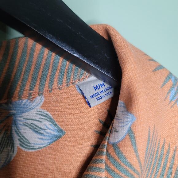 Tommy Bahama Aloha Shirt Medium Peach Silk Tropical Floral Hawaiian Short Sleeve - Picture 5 of 8